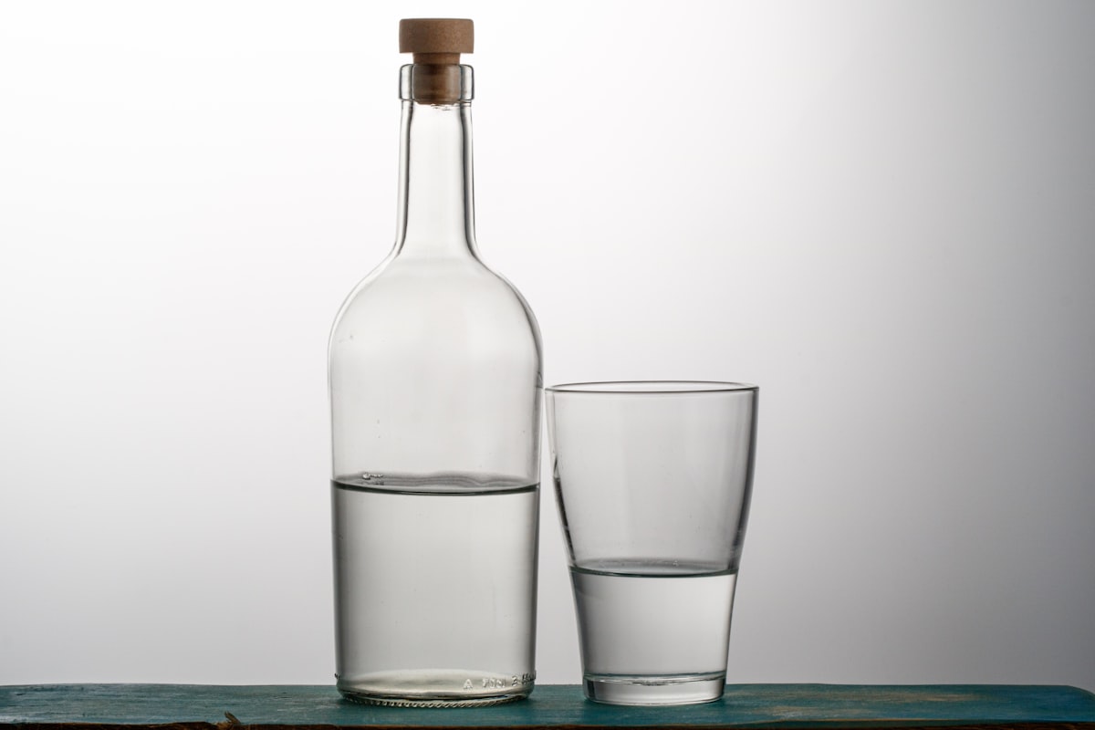 Agua de arroz con hierbas naturales para rutina matutina